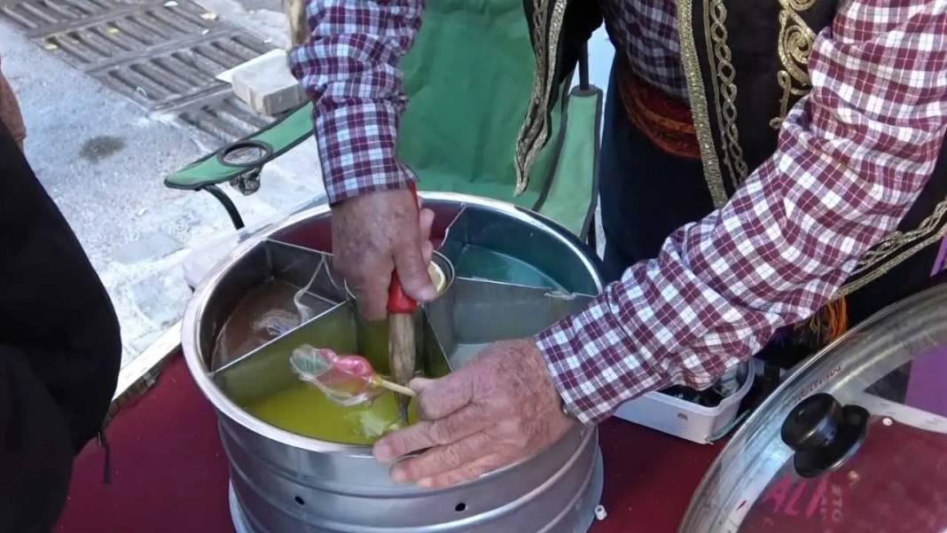 Isparta’da Ali Dede 65 Yıldır Osmanlı Macunu Geleneğini Yaşatıyor! 6